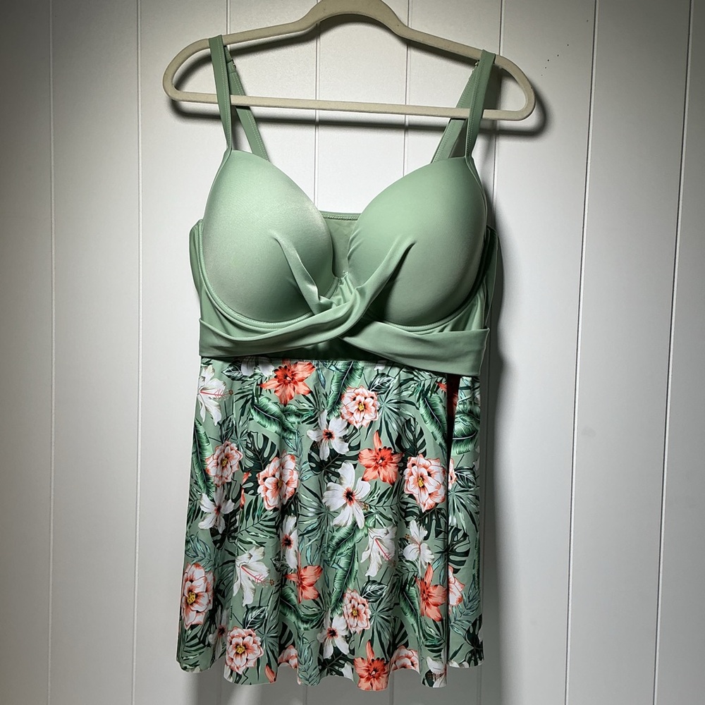 Unbranded Swim Tankini Women's Size 4XL Criss Cross Adjustable Straps Top Only